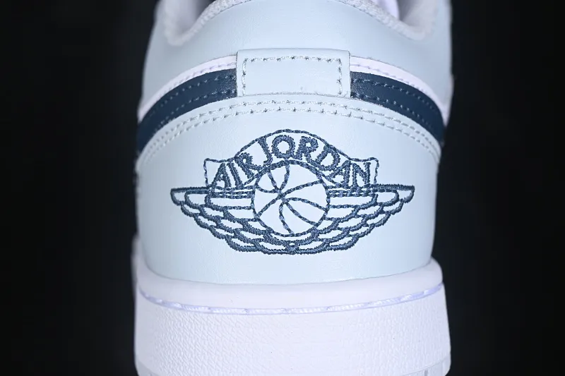 All categories Air Jordan Jordan series basketball shoes Air Jordan 1 Low G version pure original Air Jordan 1 Low AJ1 Joe 1 white gray blue hook low-top retro culture basketball shoes 553558-400